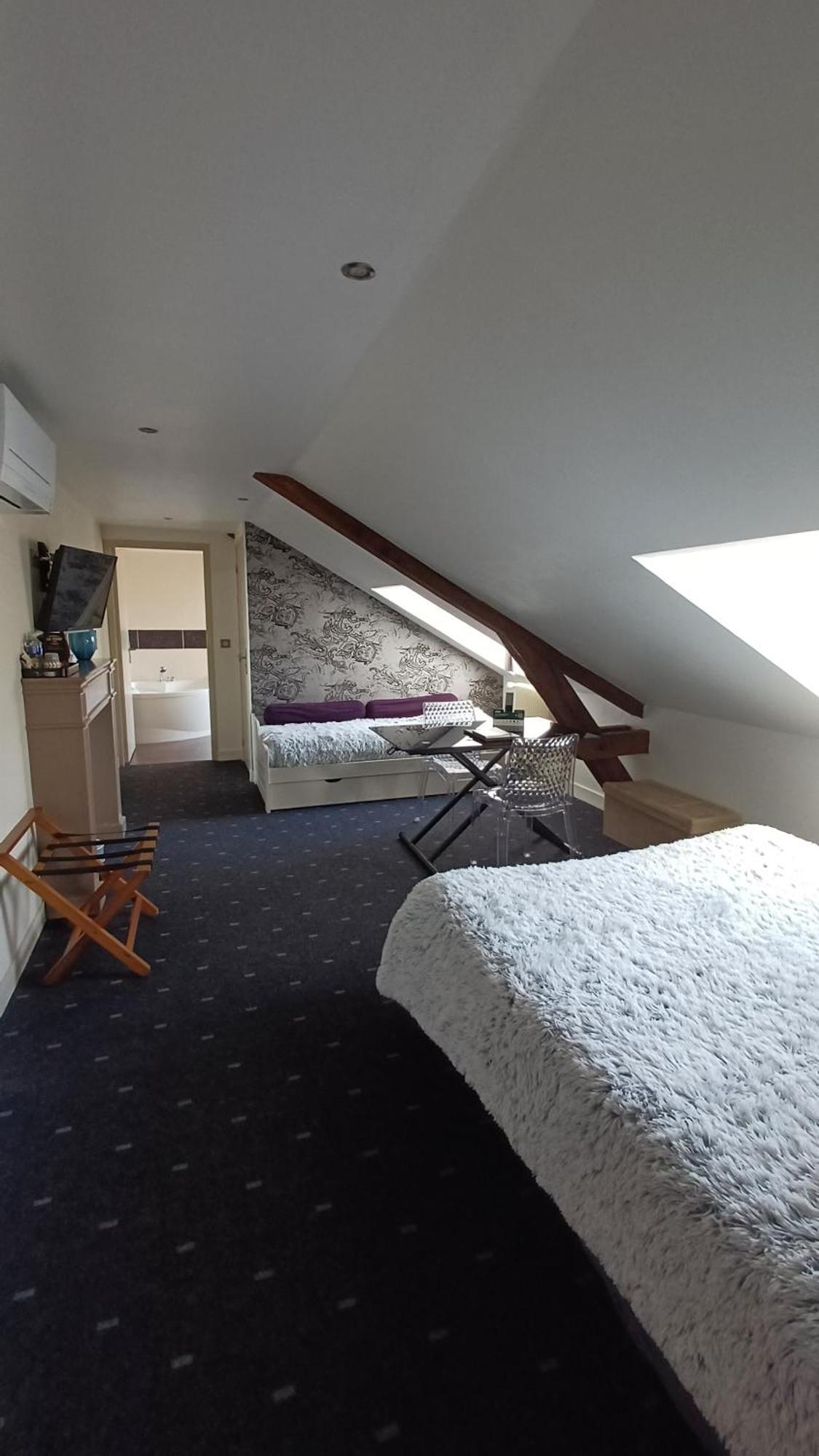 Logis Hotel Le Cerf Briare Exterior photo