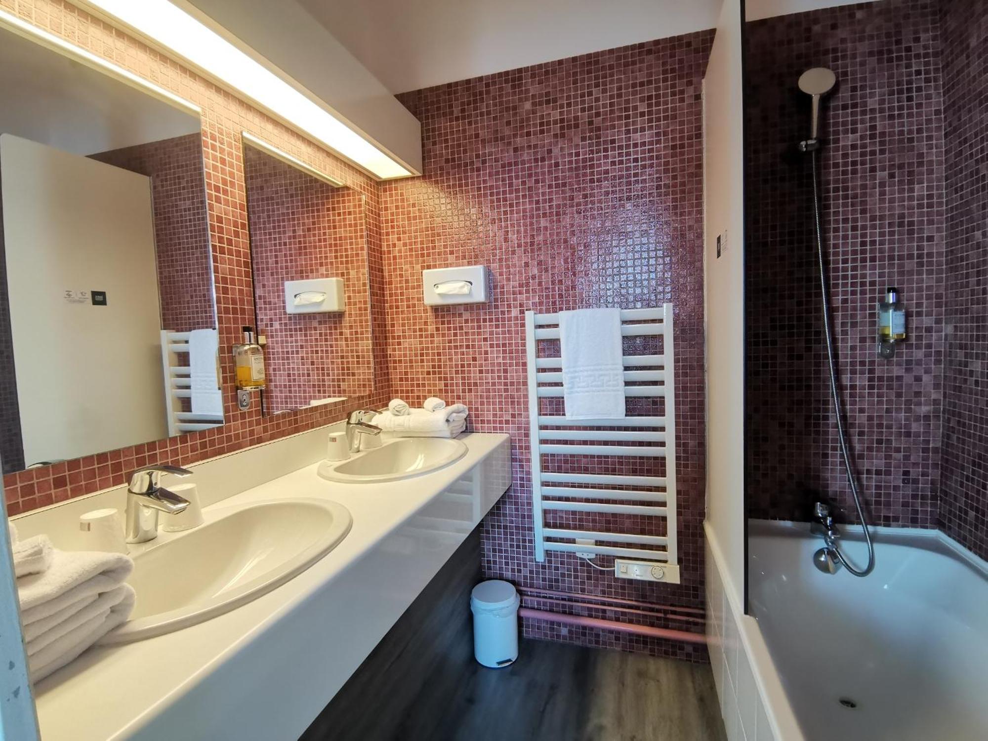 Logis Hotel Le Cerf Briare Exterior photo